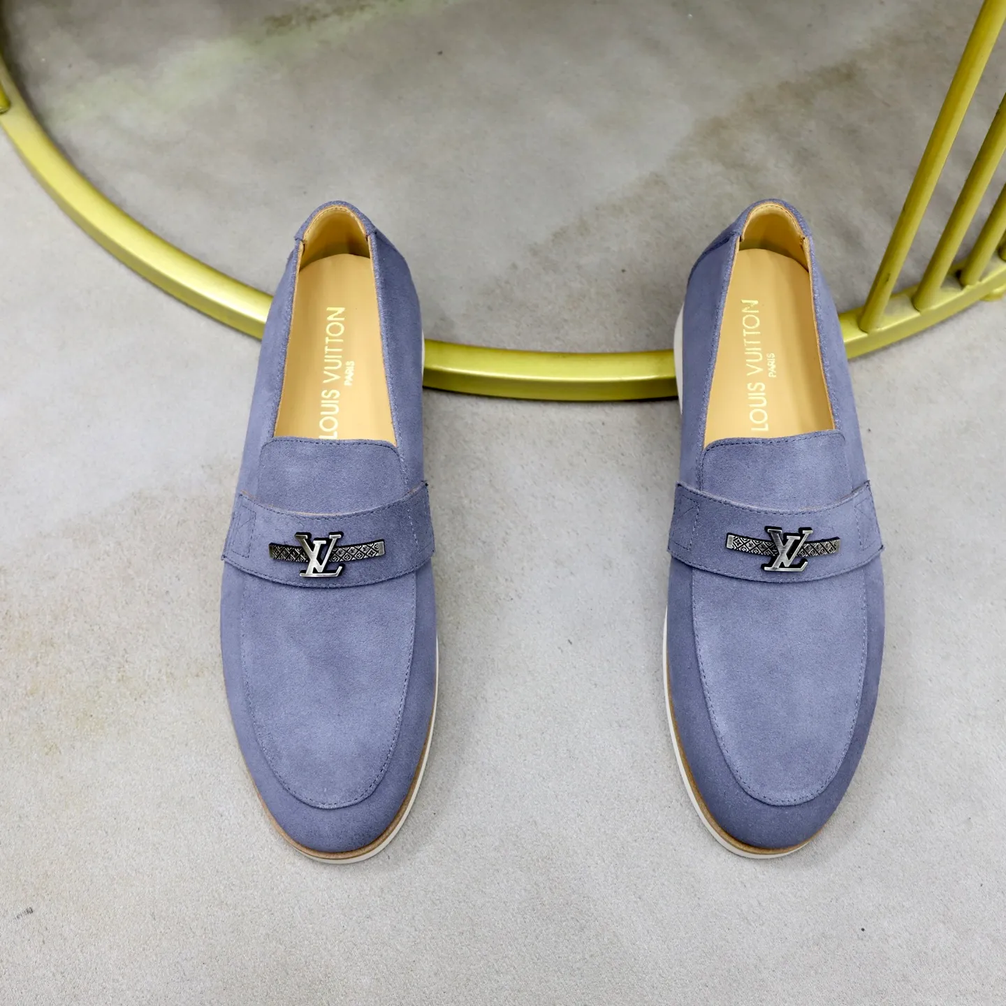 Ex-factory price: 442💰🙅‍♂️🙅‍♂️🙅‍♂️ Brand: LV Louis Vuitton Standard code: 38-44 (45 customized) Grade: Same as the official website Material: Original cow suede material stitching Comfortable and breathable cowhide lining Lightweight wear-resistant foam outsole Style category: Men's fashionable casual shoes Running sports shoes Distinguished luxury brand elements Top luxury color: actual picture color